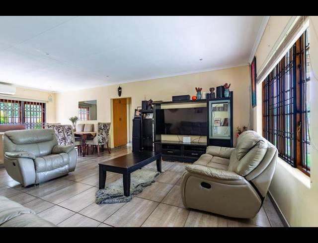 3 BEDROOM TOWNHOUSE FOR SALE IN CHASE VALLEY